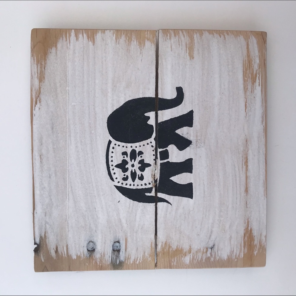 2/$50 // 🏠 Handmade Elephant Wall Hanging